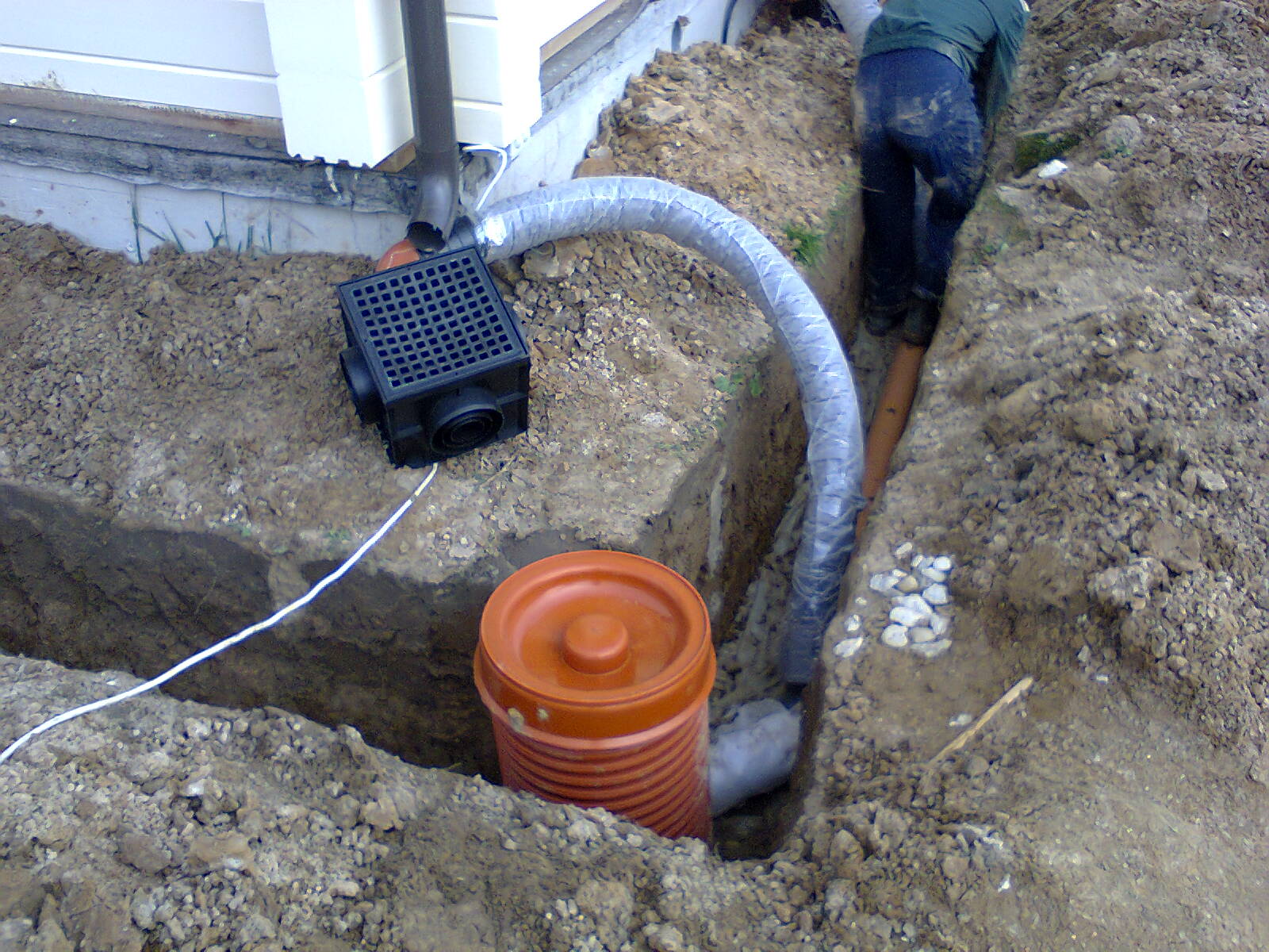 Фотографии с монтажа дренажа фундамента. | Септик Гуд - септики от ...