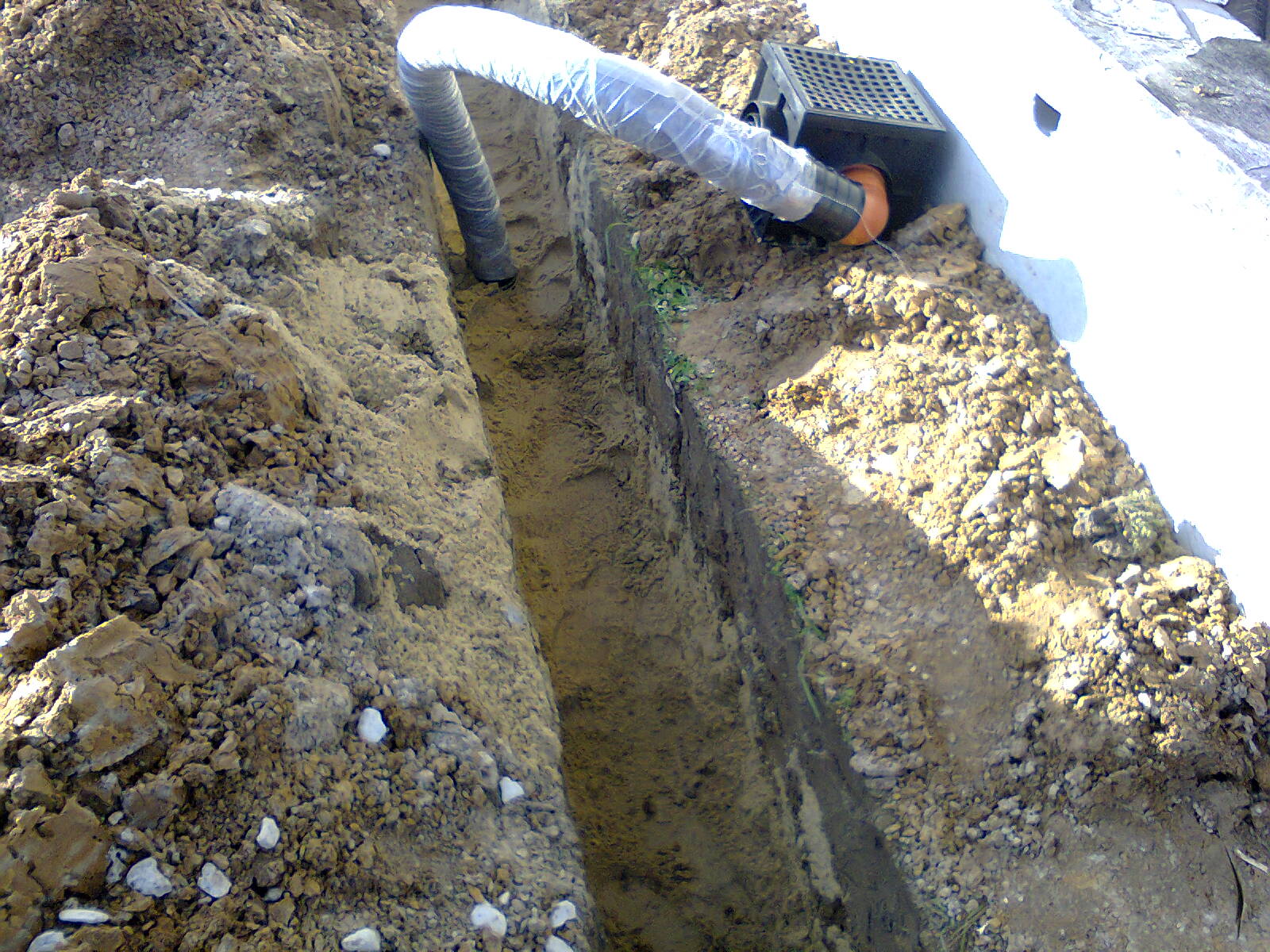 Фотографии с монтажа дренажа фундамента. | Септик Гуд - септики от ...